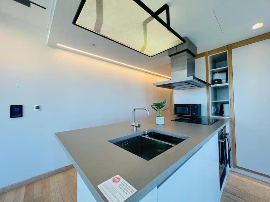 New Manhattan Loft Gardens Stratford Лондон Екстер'єр фото
